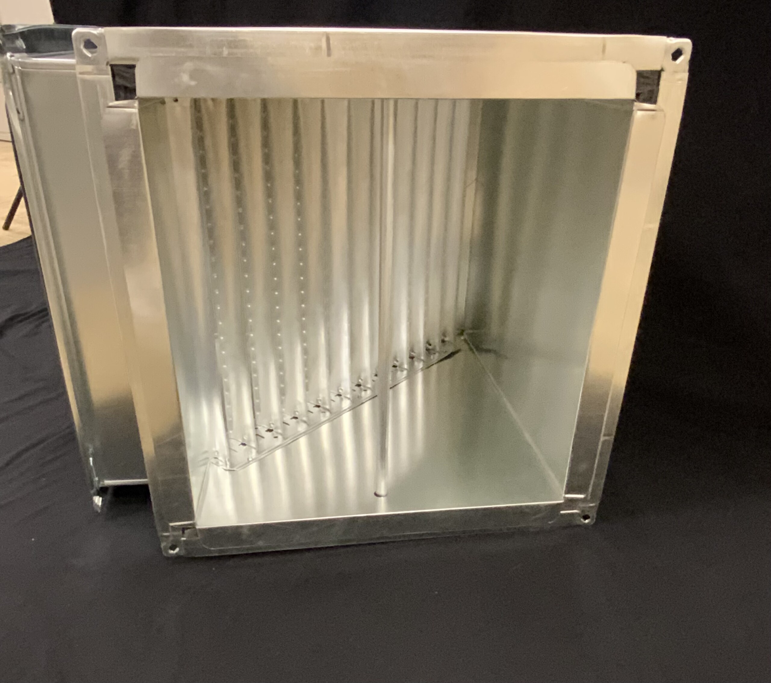 Double-Wall Rectangular Duct Piece With Rod